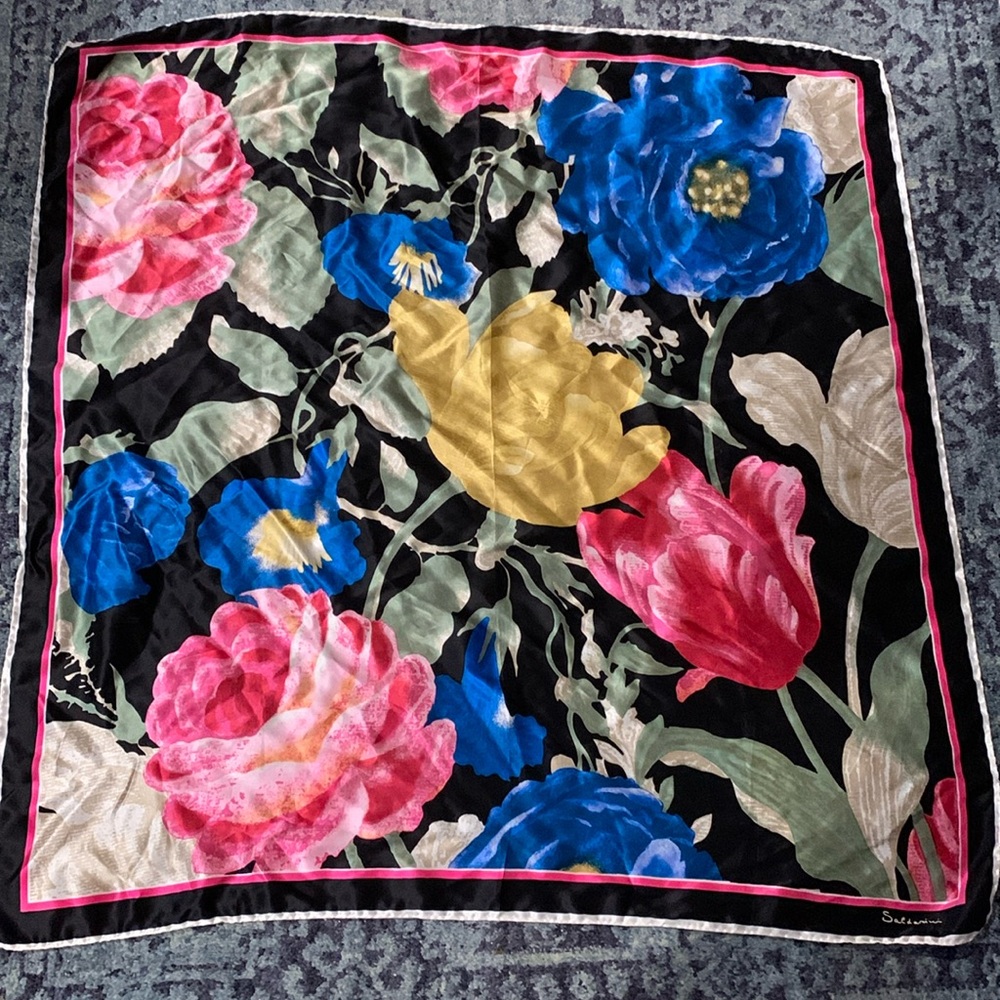 Saldarini designer signed Silk floral Scarf in very good condition 35” x 34”